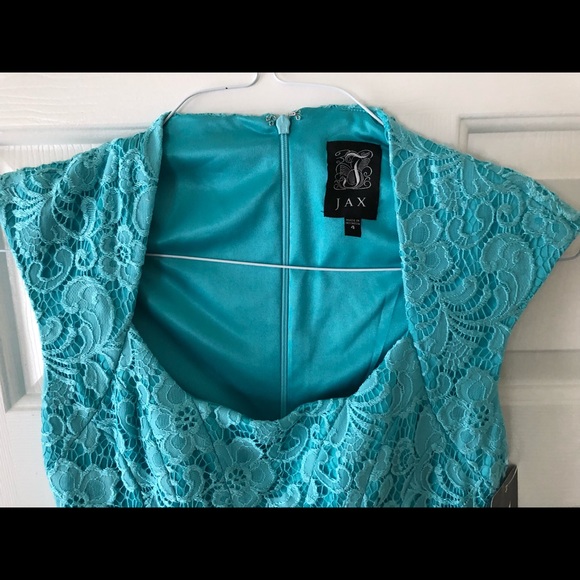 Beautiful Lace Dress - Picture 4 of 6